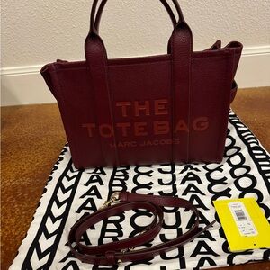 Marc Jacobs The Tote Bag - Medium in Black Cherry